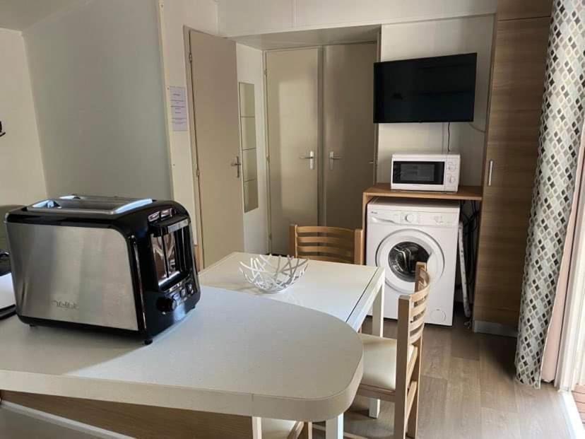 Mobilhome Vias Plage Dans Camping Ngoại thất bức ảnh